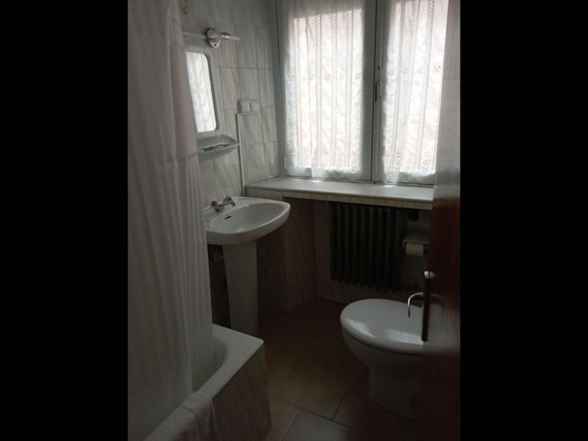 Room In Lodge - Double And Single Room - Pension Oria 1 卢阿尔卡 外观 照片